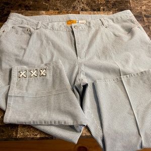 EUC blue and white striped capri